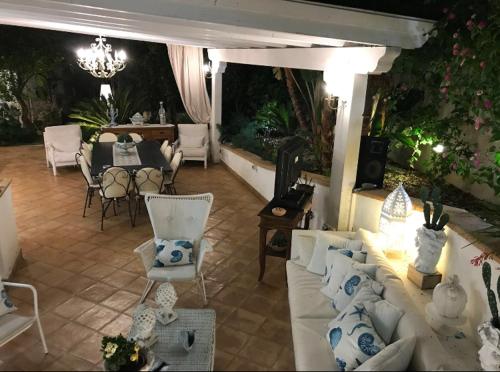 a living room with a white couch and a table at The queen's house in Agrigento