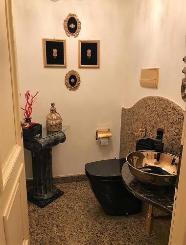 a bathroom with a black tub and a sink at The queen's house in Agrigento