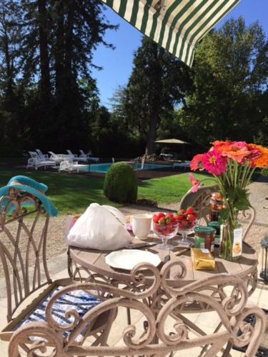 En have udenfor French Corréze Moulin Bleu