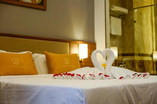 two swans made out of towels on a bed at Green Hadong Hotel in Hà Ðông