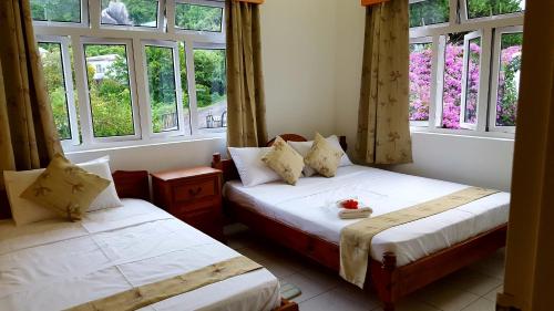 Postel nebo postele na pokoji v ubytování Hibiscus House Seychelles Self Catering