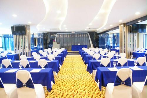Restoran atau tempat lain untuk makan di Blue Boat Hotel JC