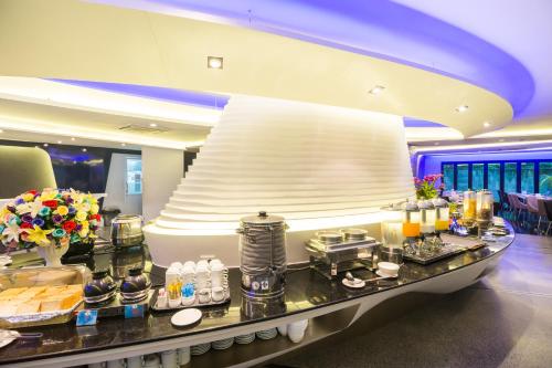 Makanan di atau berdekatan hotel