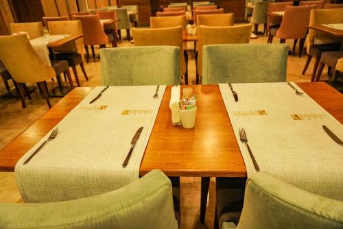 Extenso Hotelにあるレストランまたは飲食店