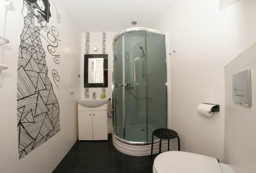 a bathroom with a shower and a sink at Willa Goscinny Dom in Kołobrzeg