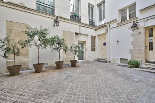 69 - Authentic Parisian Home