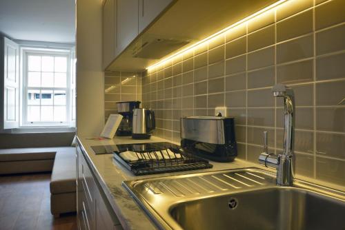 Kuchyň nebo kuchyňský kout v ubytování Spot Apartments Casa Januario