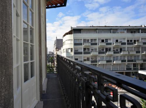 a balcony with a view of a building at Spot Apartments Casa Januario in Porto
