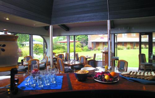 a table with food on it in a restaurant at Distinction Heritage Gateway Hotel in Omarama