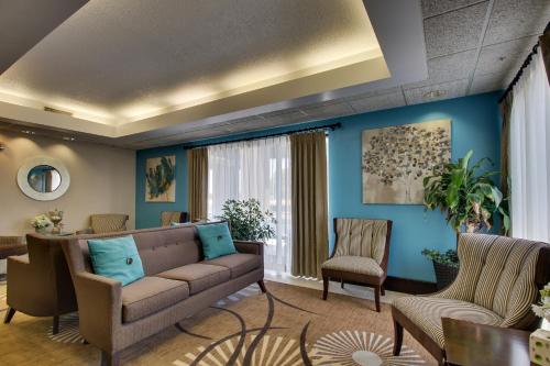 Posezení v ubytování Greenfield Inn & Suites Owensboro, KY Airport