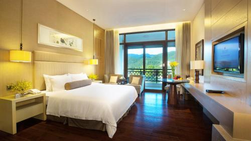 A bed or beds in a room at Dahongpao Resort