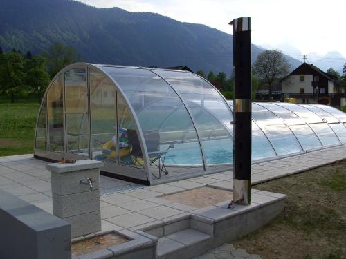 Piscina en o cerca de Ferienwohnung Alpenblick