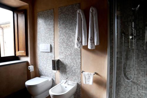 a bathroom with a toilet and a sink and a shower at Agriturismo Monastero Di San Biagio in Nocera Umbra
