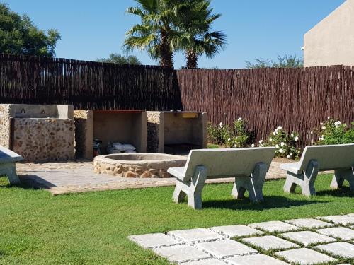 Κήπος έξω από το River Rock Lodge