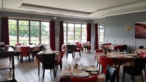 Gallery image of Hôtel Restaurant du Lac in Combourg