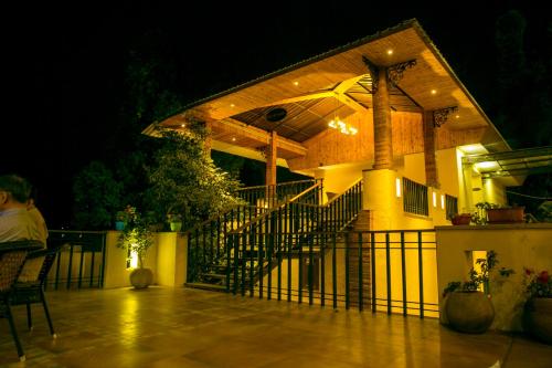 Balkón nebo terasa v ubytování The Fern Hillside Resort Bhimtal