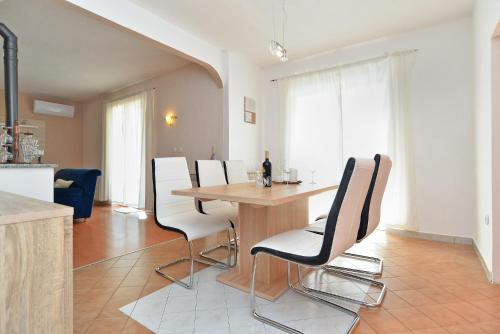 Apartment Krančići 1740 – Photos 3