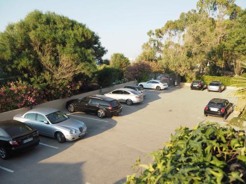 a group of cars parked in a parking lot at Hotel Noguera Mar in Denia