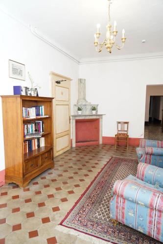 a living room with a couch and a book shelf at Albergo Tre Donzelle in Siena