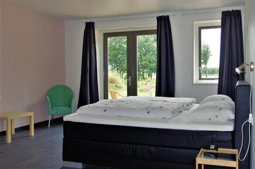 En eller flere senge i et værelse på Bed and breakfast Wouw