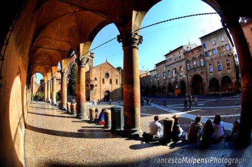 a group of people sitting on the ground in a building at Hotel Tuscolano in Bologna