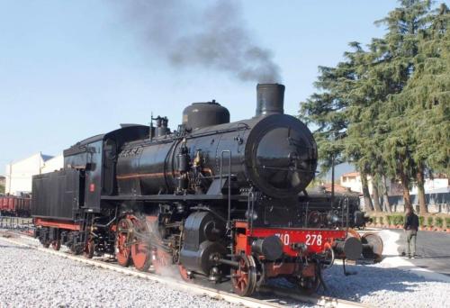 a steam engine train is on the tracks at B&B Il Grifone in Pistoia