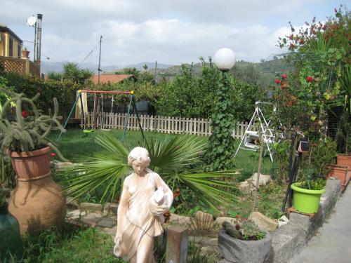 Κήπος έξω από το Oasi del Lago