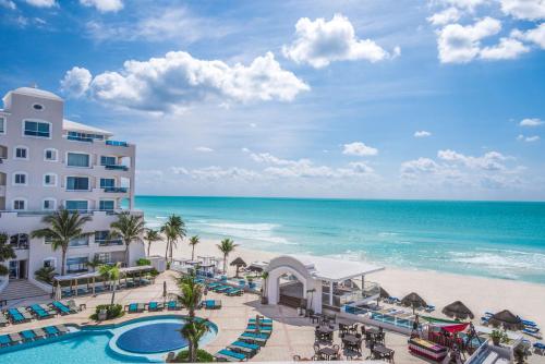 a view of the beach and the ocean from the resort at Sunscape Cancun All-Inclusive Resort & Spa by Hyatt in Cancún