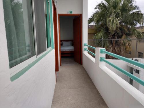 a hallway leading to a room with a bedroom at Hotel Villa Turquesa in Tonsupa