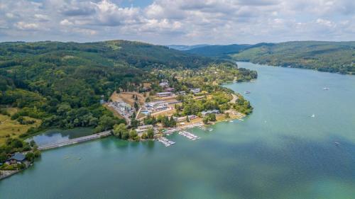 Vedere de sus a Hotel Rakovec