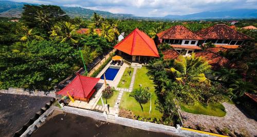 Pemandangan gunung umum atau pemandangan gunung yang diambil dari rumah percutian
