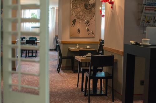 a dining room with a table and chairs at Hotel Wetterstein in Munich
