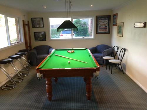 Billardbord på Footscray Motor Inn and Serviced Apartments
