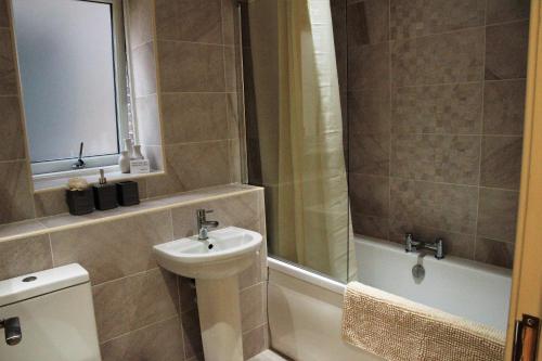 Kúpeľňa v ubytovaní Bright modern house beside Snowdonia