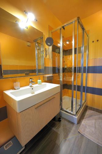 a bathroom with a sink and a shower at Poggio dei Gorleri in Diano Marina