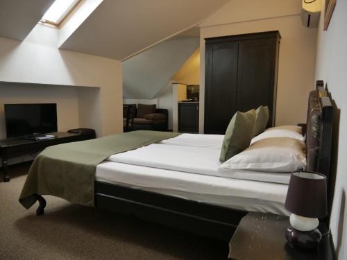 En eller flere senge i et værelse på Sibiu City Center Apartments