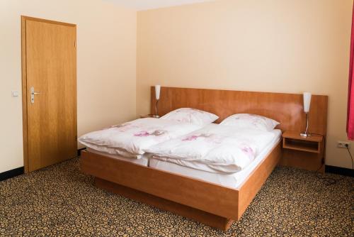 Postel nebo postele na pokoji v ubytování Hotel Matthias