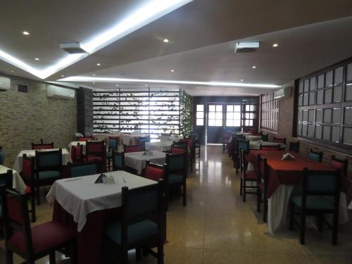 Restaurace v ubytování Hotel León Dorado