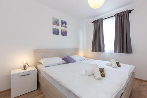 Postel nebo postele na pokoji v ubytování Apartments Kiara