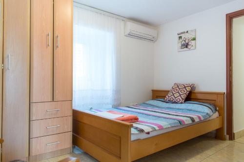 Katil atau katil-katil dalam bilik di Stone Beach Apartments