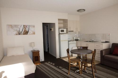 Kuchyň nebo kuchyňský kout v ubytování Centralpoint Motel