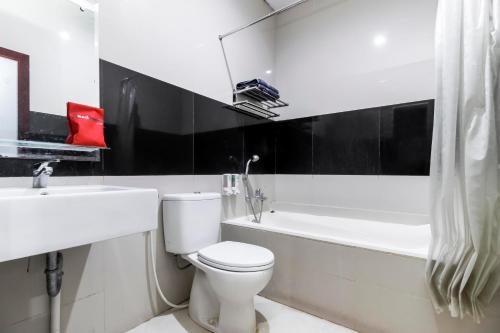 Gallery image of RedDoorz Plus @ Tuparev Cirebon in Cirebon