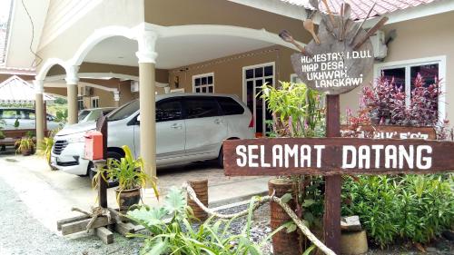 Bangunan di mana terletaknya rumah tamu ini