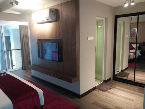 TV a/nebo společenská místnost v ubytování Urbano Luxury Maritime Suite