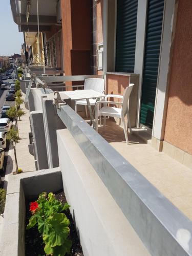 a balcony with a table and chairs on a building at Residenza Lumière in Termoli