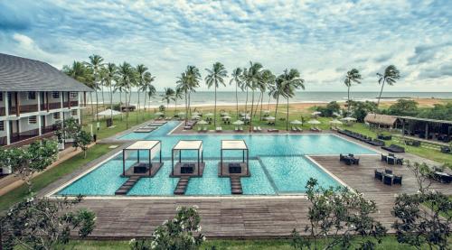 สระว่ายน้ำที่อยู่ใกล้ ๆ หรือใน Suriya Resort