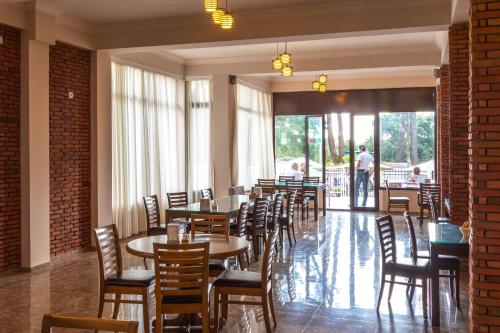 Restaurace v ubytování Samni Hotel