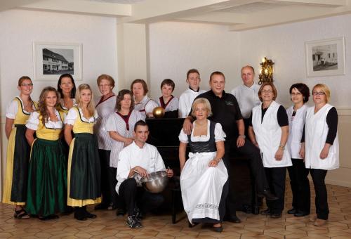 a group of people are posing for a picture at Landgasthof zum Lamm in Bahlingen