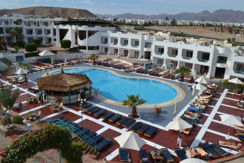 Bazén v ubytování Sharm Holiday Resort nebo v jeho okolí