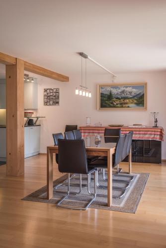 Chalet Wyssbirgにあるキッチンまたは簡易キッチン